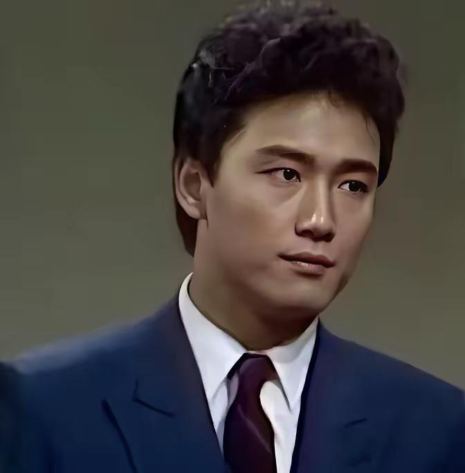 🌞1991年，苗侨伟父亲弥留之际，他说：我撑不过去了，临死前，带我回祖国大