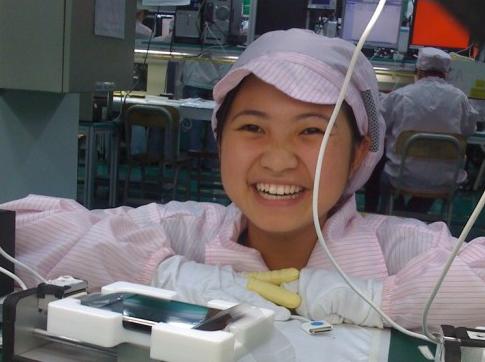 2008年，贵州有个妹子在富士康干活，她闲着没事用没做完的苹果手机拍照，拍完忘删