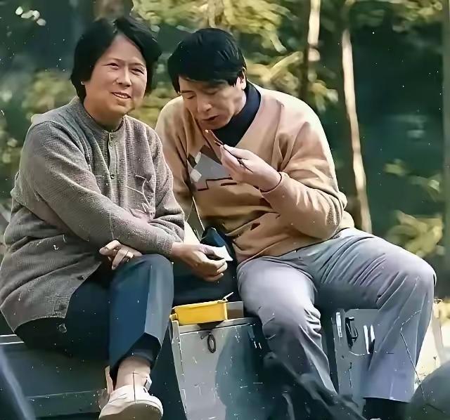 别信什么同行不能结婚。杨洁和王崇秋，用17年拍一部《西游记》，也谈了一辈子“片