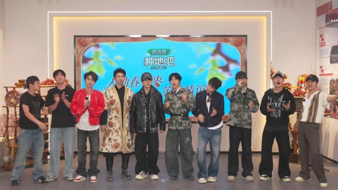 ber，你是不是又长高了？感觉ber又长高了，弟弟站他旁边有点吃亏呀