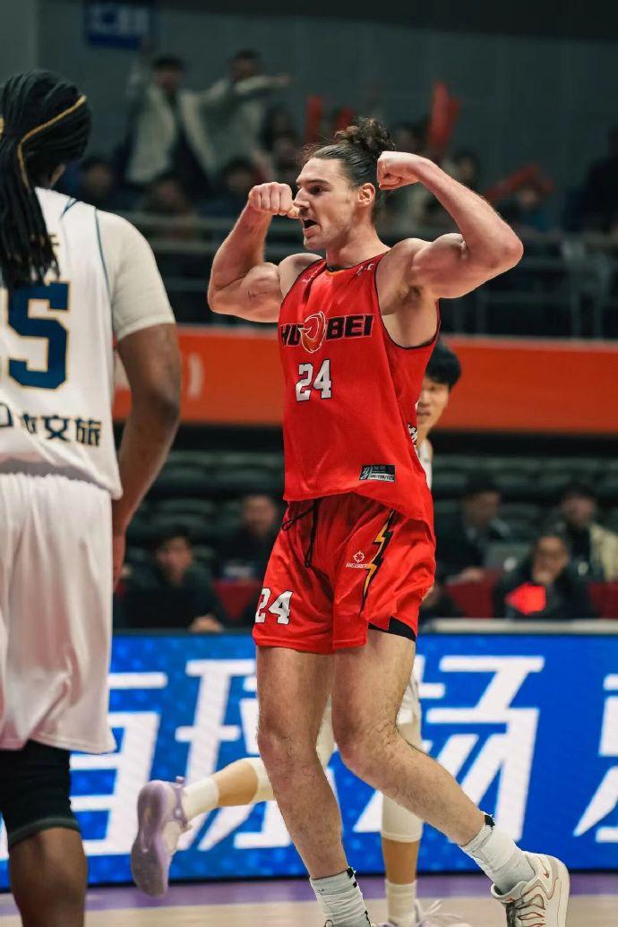 山东队迎来了新的强力大外援！相信大家也都非常清楚，在此前的比赛当中，山东队的大外