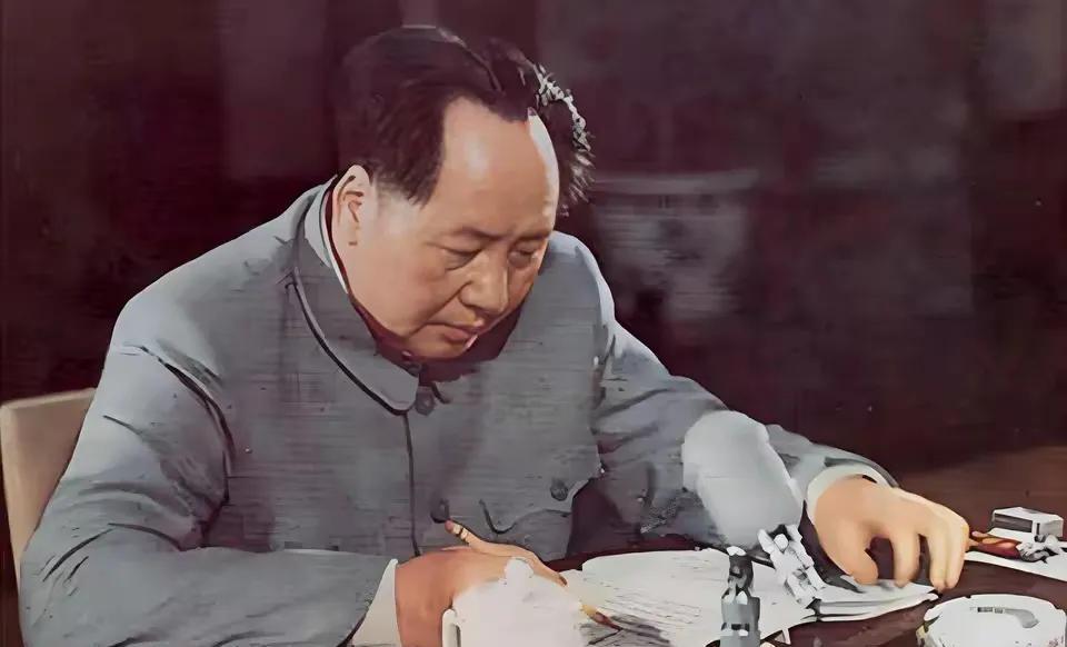 梁漱溟先生在90岁高龄时谈及毛主席，依然情绪失控，眼圈发红。他哽咽着说，