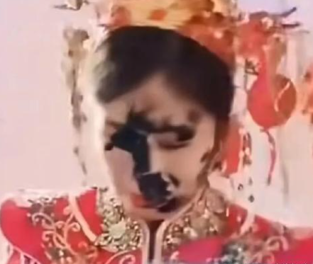 “气的悔婚！山东济宁一家酒店里。本来是喜气洋洋的婚礼，大家都挺期待，结果场面突
