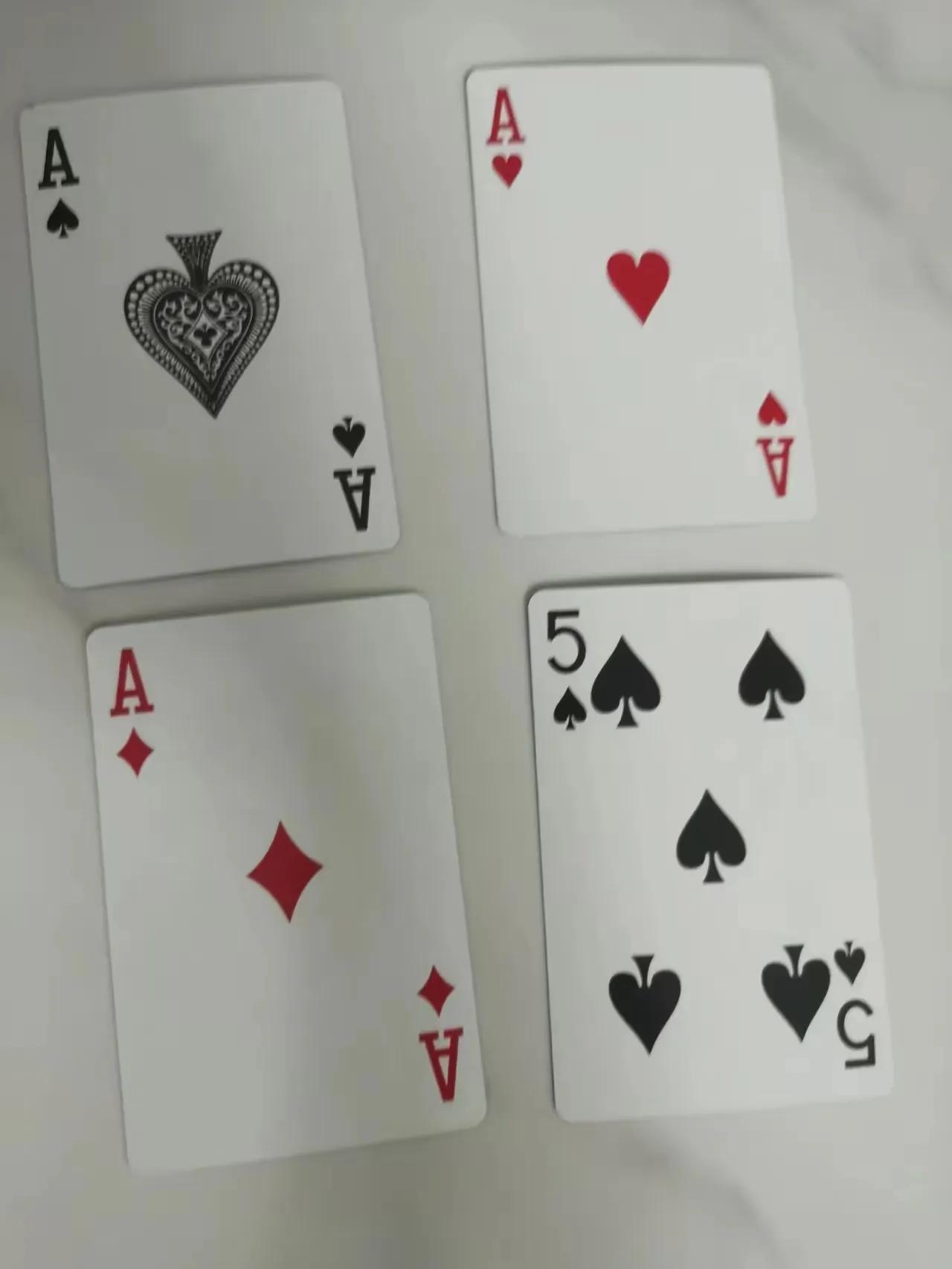 这四张牌二十四点应该没有难度吧，你的答案是多少？评论区打出来