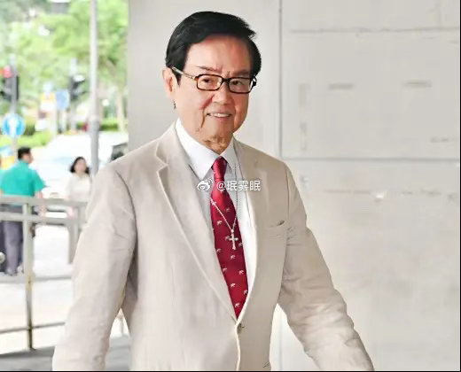 相较老一辈的行事手段，如今艺人反倒显得单纯许多。79岁黄百鸣卷入内幕交易案，事发