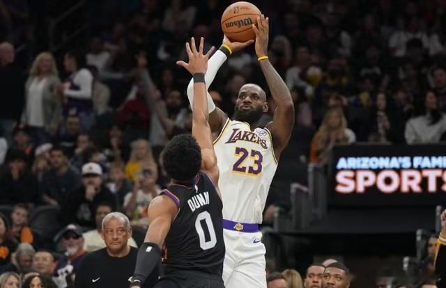 赛果话题：湖人第四节领先到18分时，雷迪克就不该再上东契奇了。事实证明，这时候把