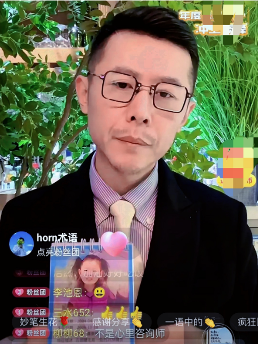 要不说大冰能有那么火呢！最近高管举报妻子婚内出轨健身房教练上了热搜，这件事件
