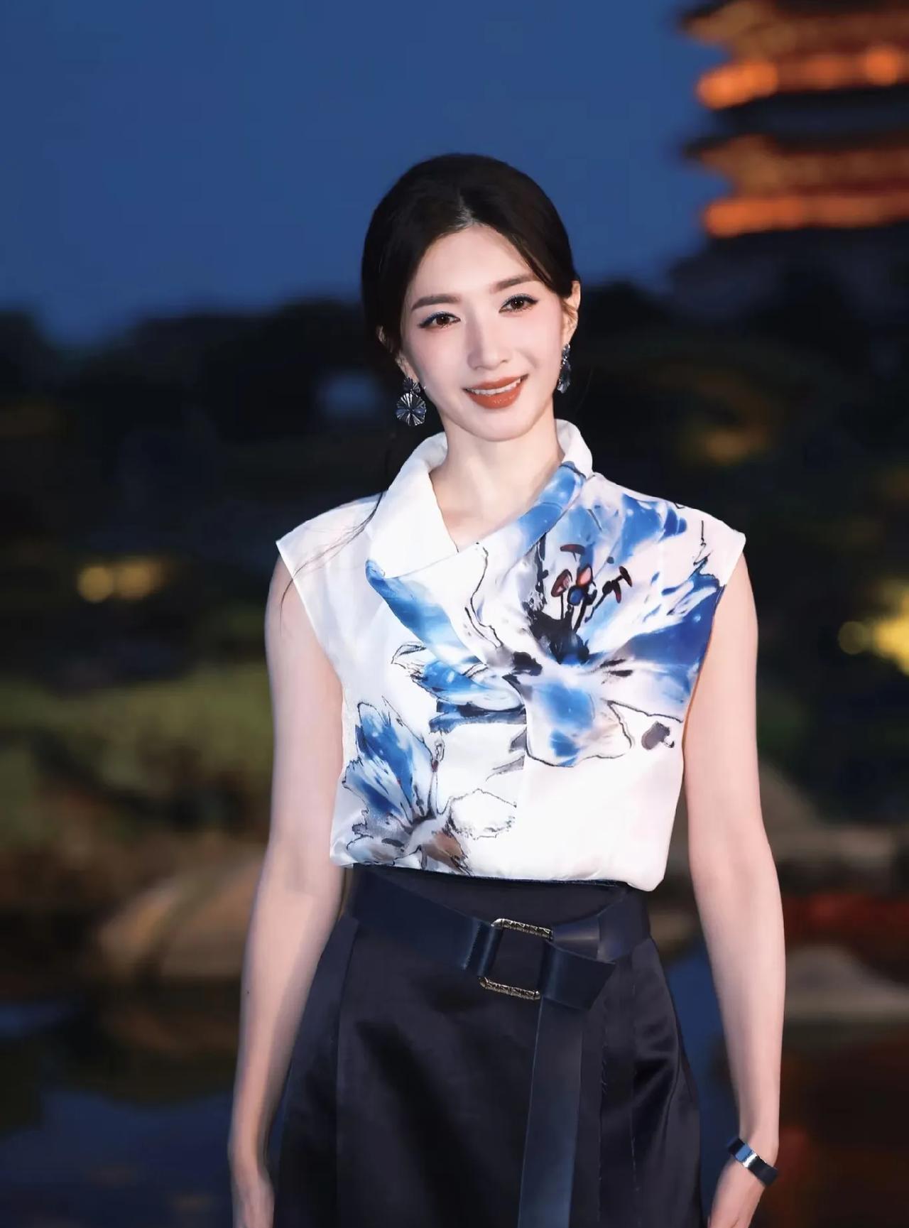 一觉醒来，喜欢江疏影和不喜欢江疏影的都沉默了。万万没想到，一直专心搞事业的江
