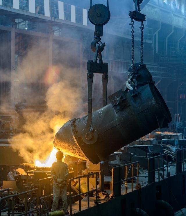 世界上几乎所有的国家成为发达国家之后，无论是主动还是被动，都会慢慢的去工业化。主