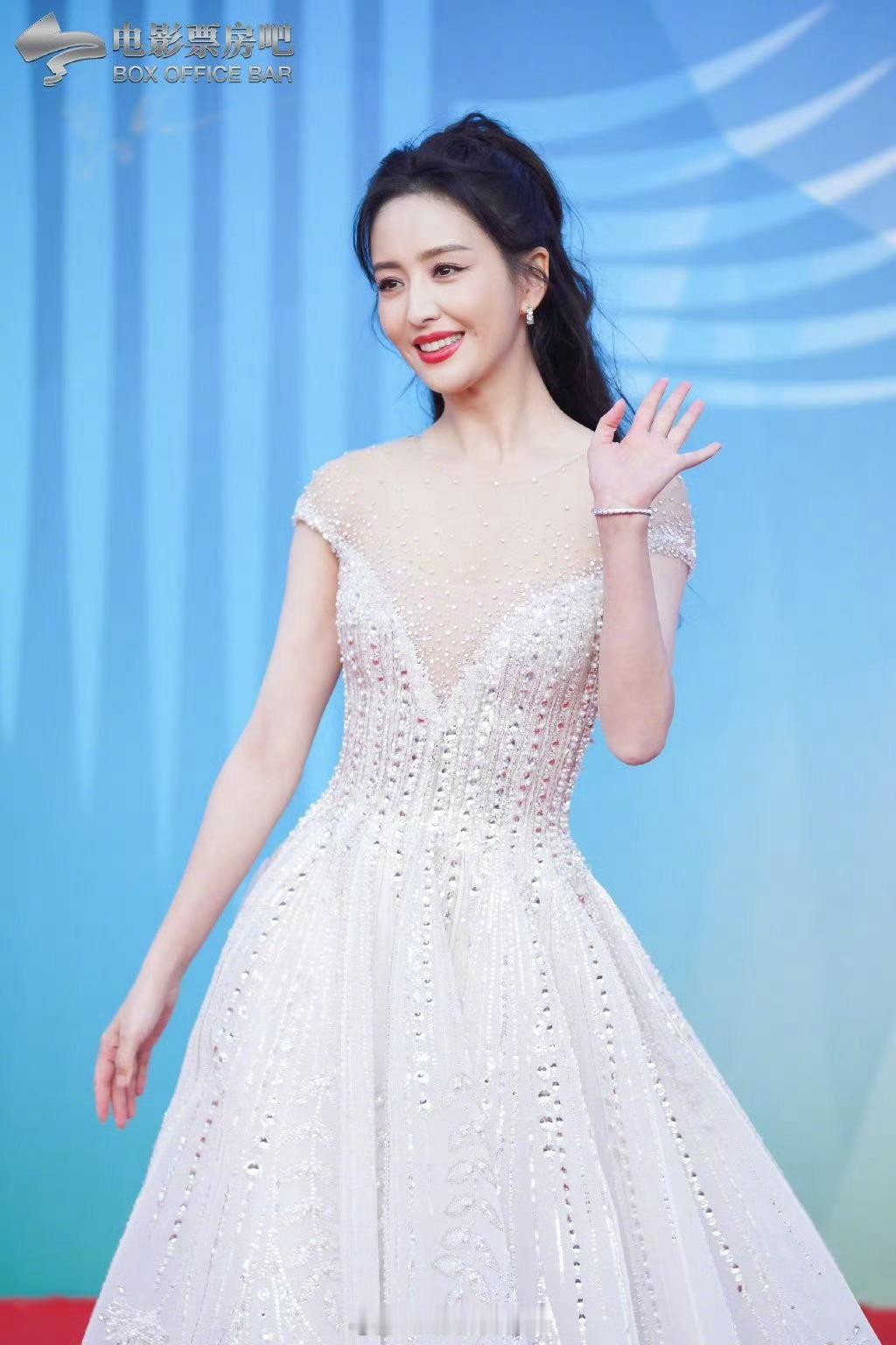 这个年纪的佟丽娅韵味太足了