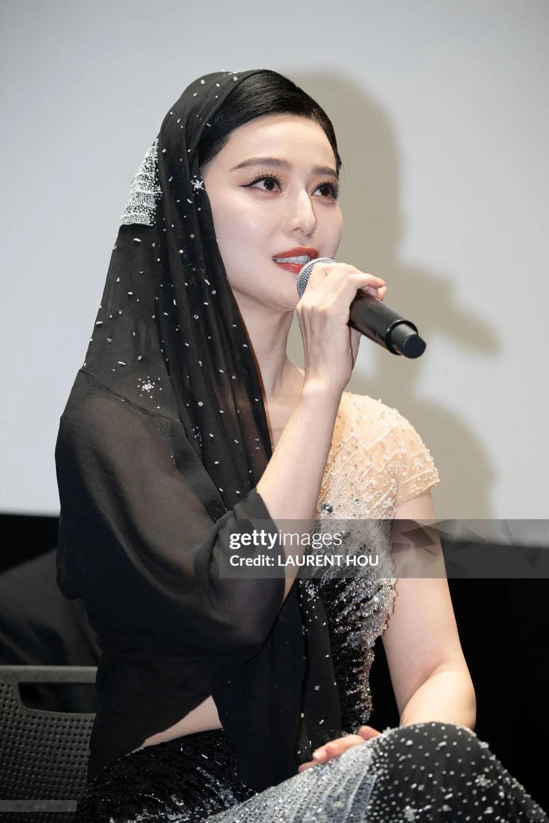 范冰冰一出场又是惊艳四座！许久不见红毯冰冰，这次又突破新造型，每次出现真的都让人