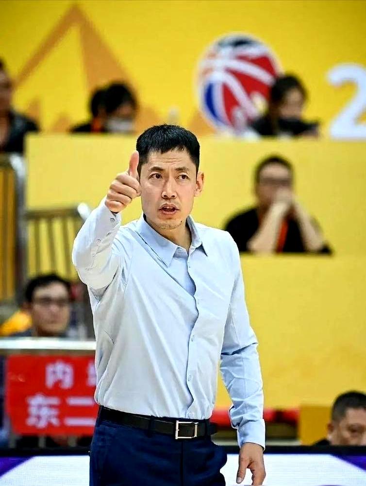 北控德比惨败！65:84主场输首钢2025年6月24日，北控官宣闵鹿蕾离