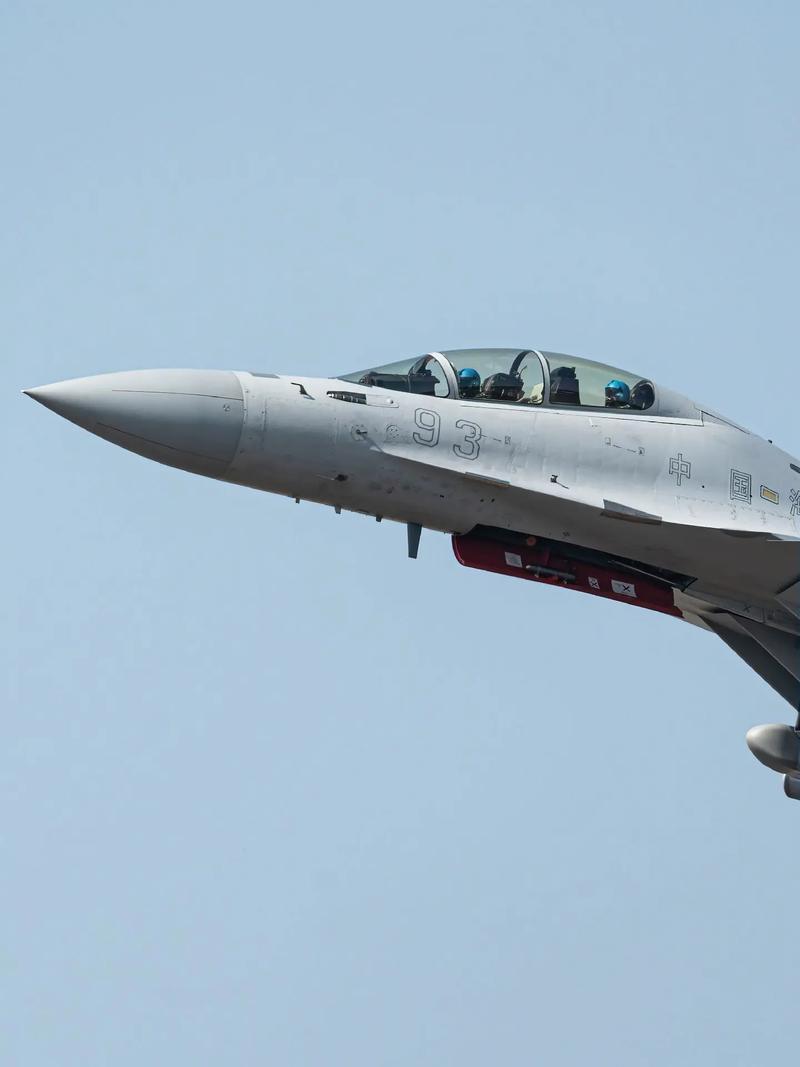 歼-15空战到底能不能完胜F/A-18？说句戳破滤镜的实话：歼-15