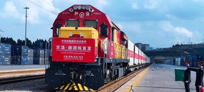 老挝其实挺敞亮，为了修这条中老铁路把国库掏空了，中国一看主动来投奔的，那不能亏待