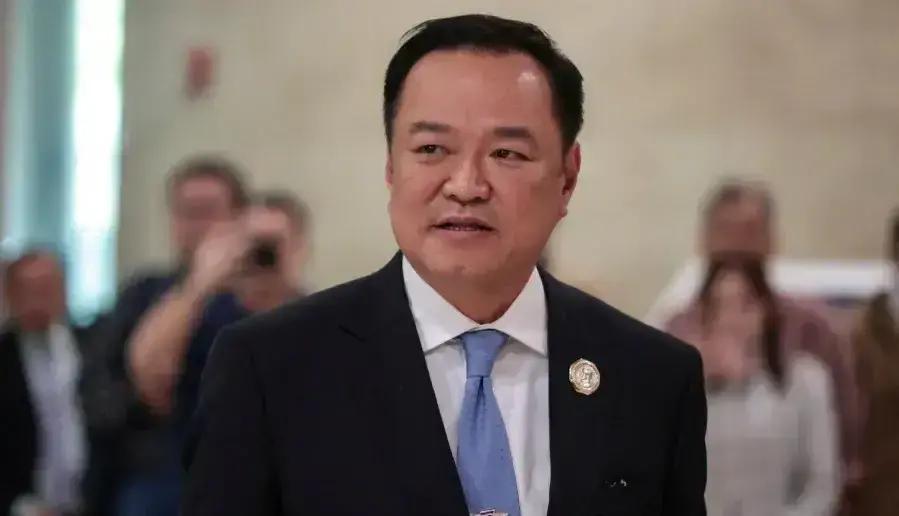 果不其然。边境枪声还没停，电话先拨向大洋彼岸。泰柬冲突进入第六天，12月12日