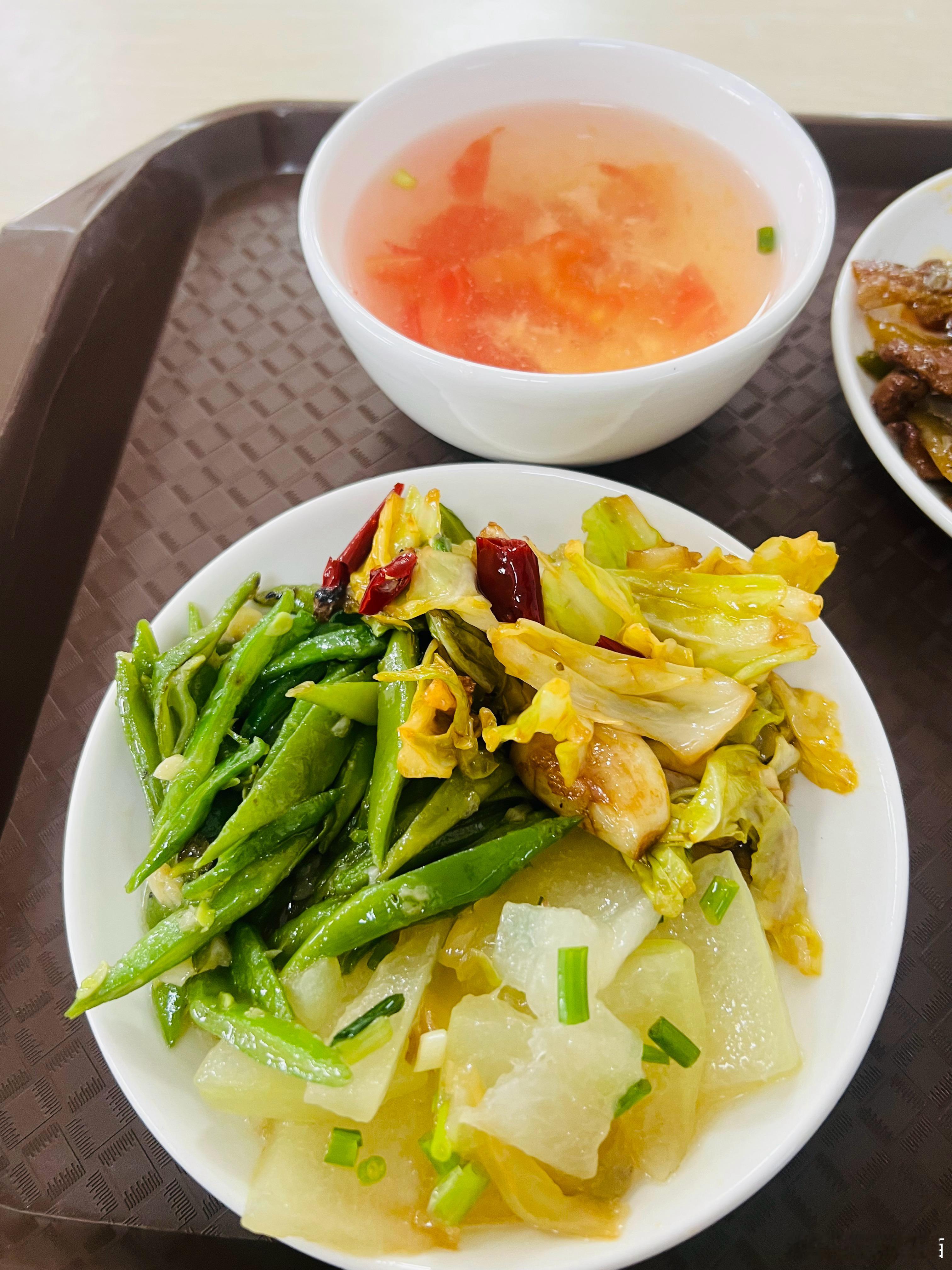 今天的伙食，这牛肉里的青椒有后劲儿