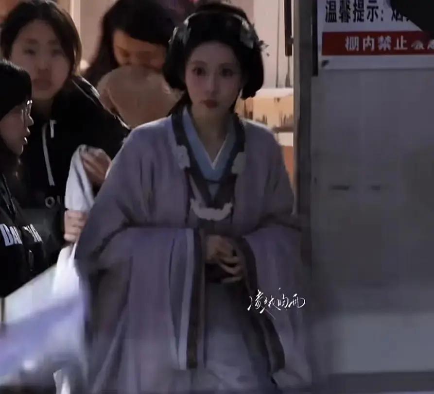 谁说孟子义顶着个椰子壳就来了