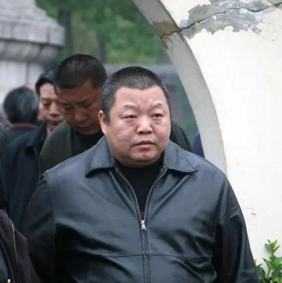 唱着《朋友》的臧天朔，现实里解决问题的方式，可比歌里直接多了。1997年在廊坊