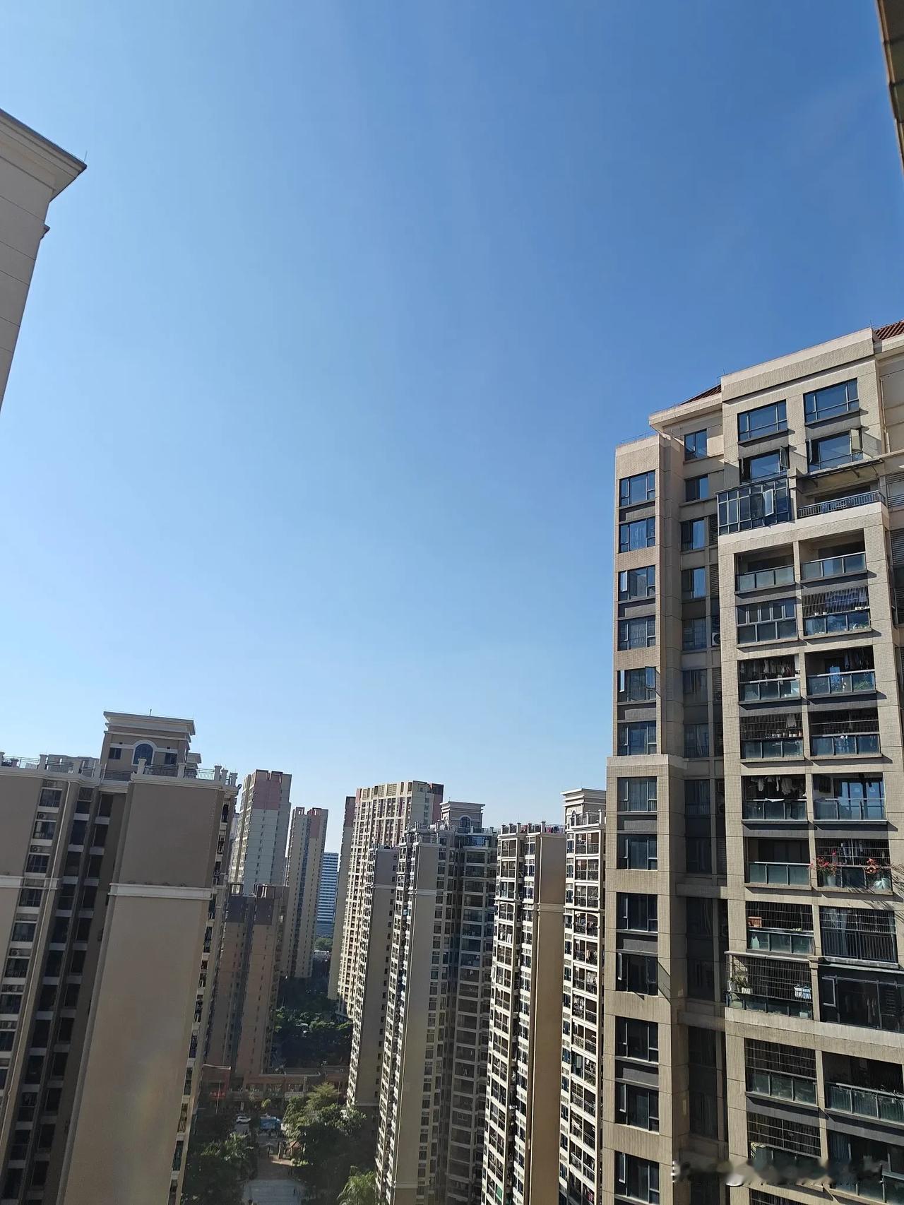 周末大亚湾家又来一个新邻居。我们家这层，从我们家2021年搬过来时，一层有六户