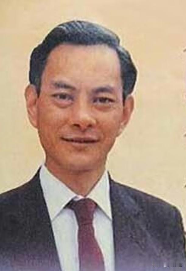 1983年，他出任上海市副市长，又是上海市历届政府中最年轻的副市长，第一次上任，