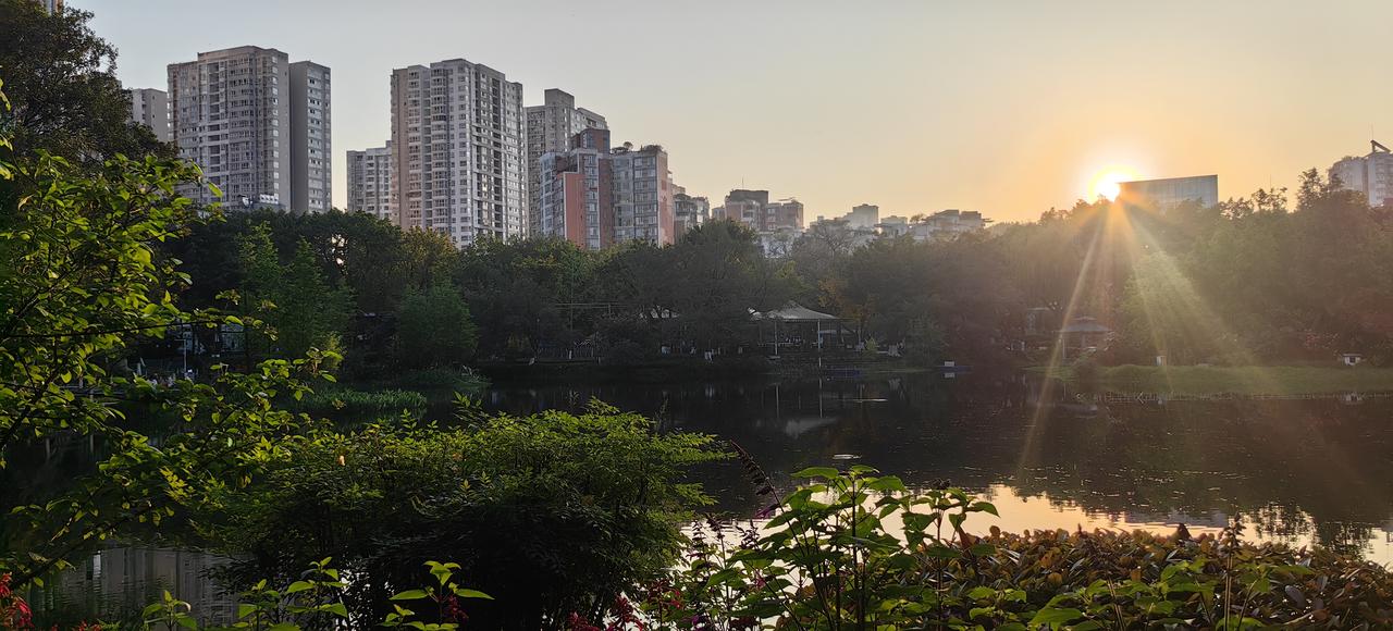 大渡口公园的夕阳景色，还是拿得出手吧[墨镜]其实我一直觉得，这个名字搞得像我渡