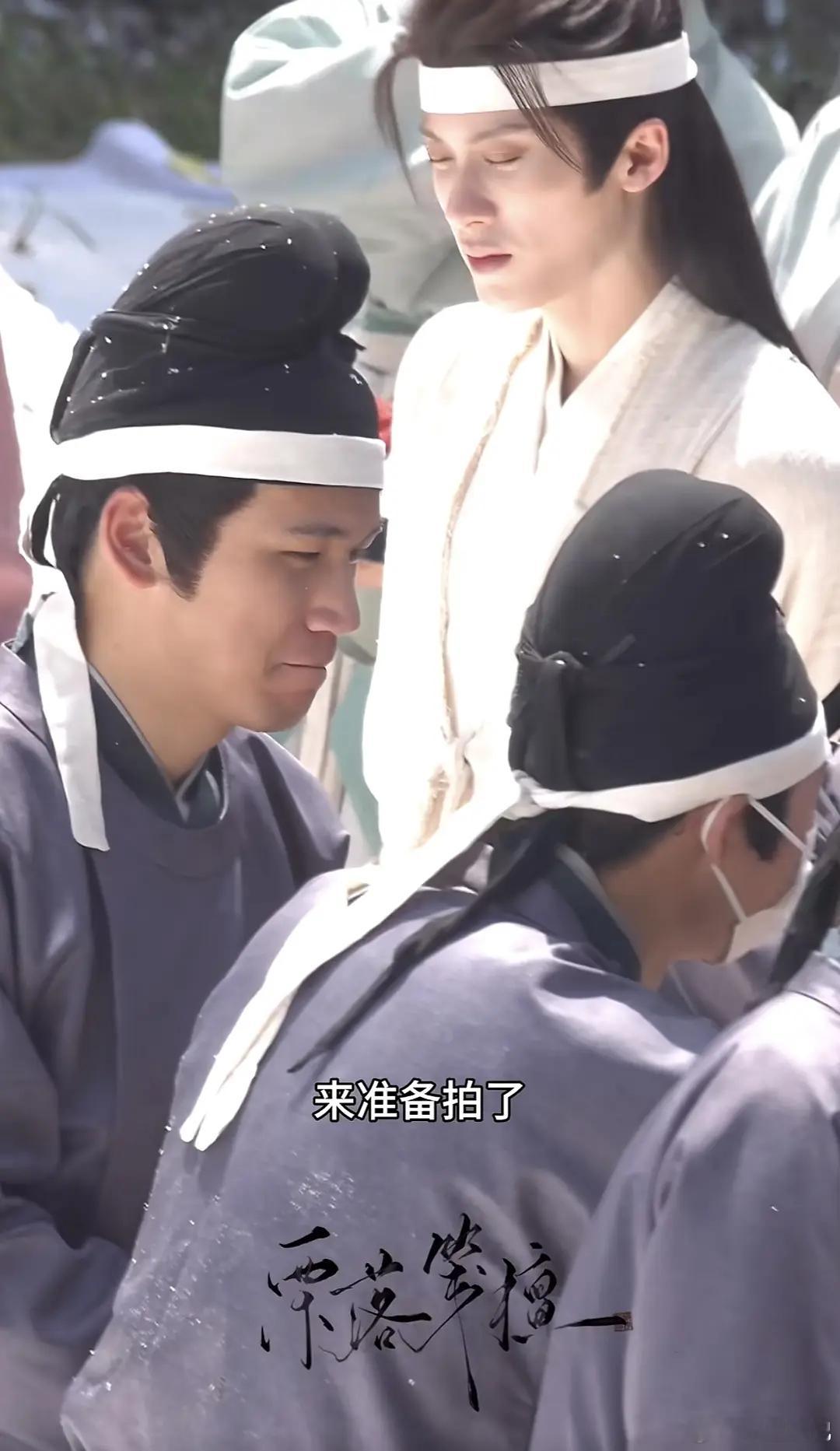 所以，导演这是在喊演员别闹了啊，到底是在说谁