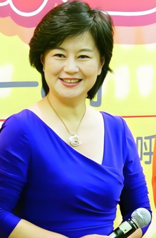 1999年，鞠萍向丈夫提出了离婚，丈夫同意离婚，却让她二选一，孩子和财产只能带走
