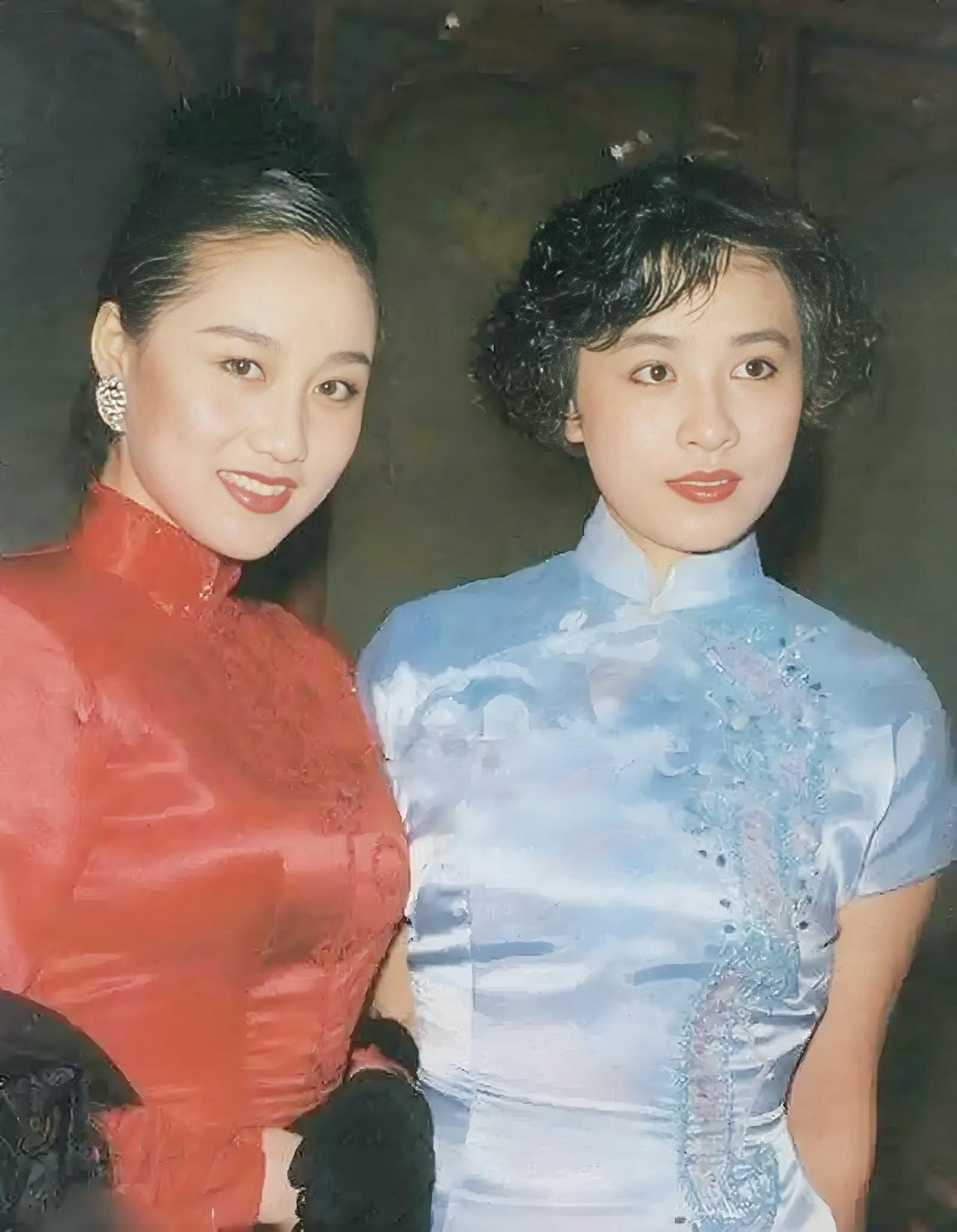 可爱在利智面前，真一文不值！这张老照片张曼玉明显输给了利智！虽说刘嘉玲和张曼