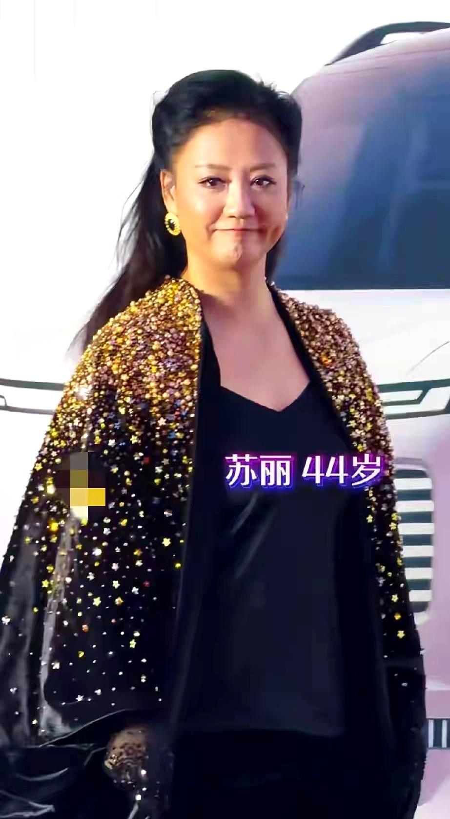 昔日亚洲第一美人，如今看着好心酸。70岁出头的潘虹，最近露面头发花白，神情憔