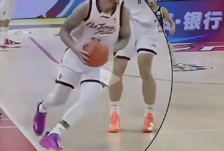 绝杀前到底踩没踩线，这个画面告诉你！广东对阵浙江的比赛，双方经过一个加时，最终