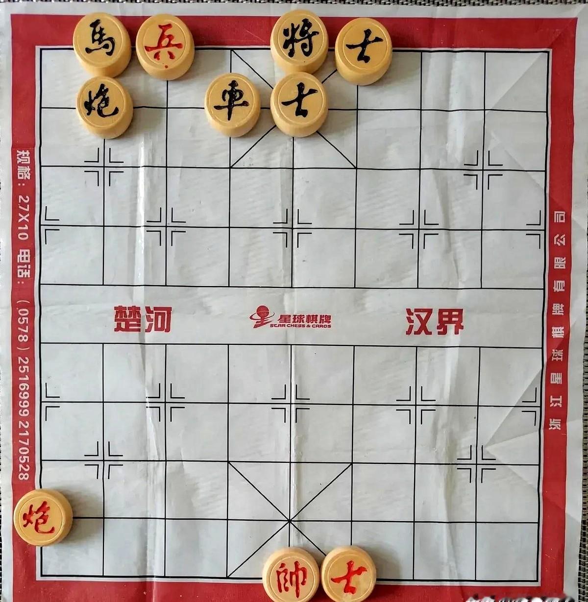 棋摊上，有人居然说红棋能赢，我差点没忍住笑，茶水都快吐出来了。你瞅瞅红棋那底