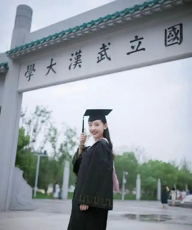 被骂“恋爱脑”的吴倩，高考621分进武大，你可知她还有另一张底牌
