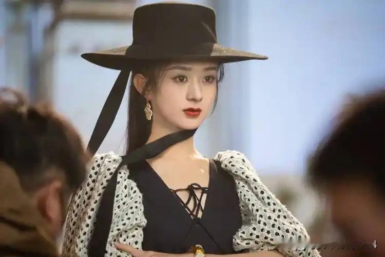 有段话，话糙理不糙：“做老婆的，别管男人跟谁一起，他出去了，不在你身边，你管他