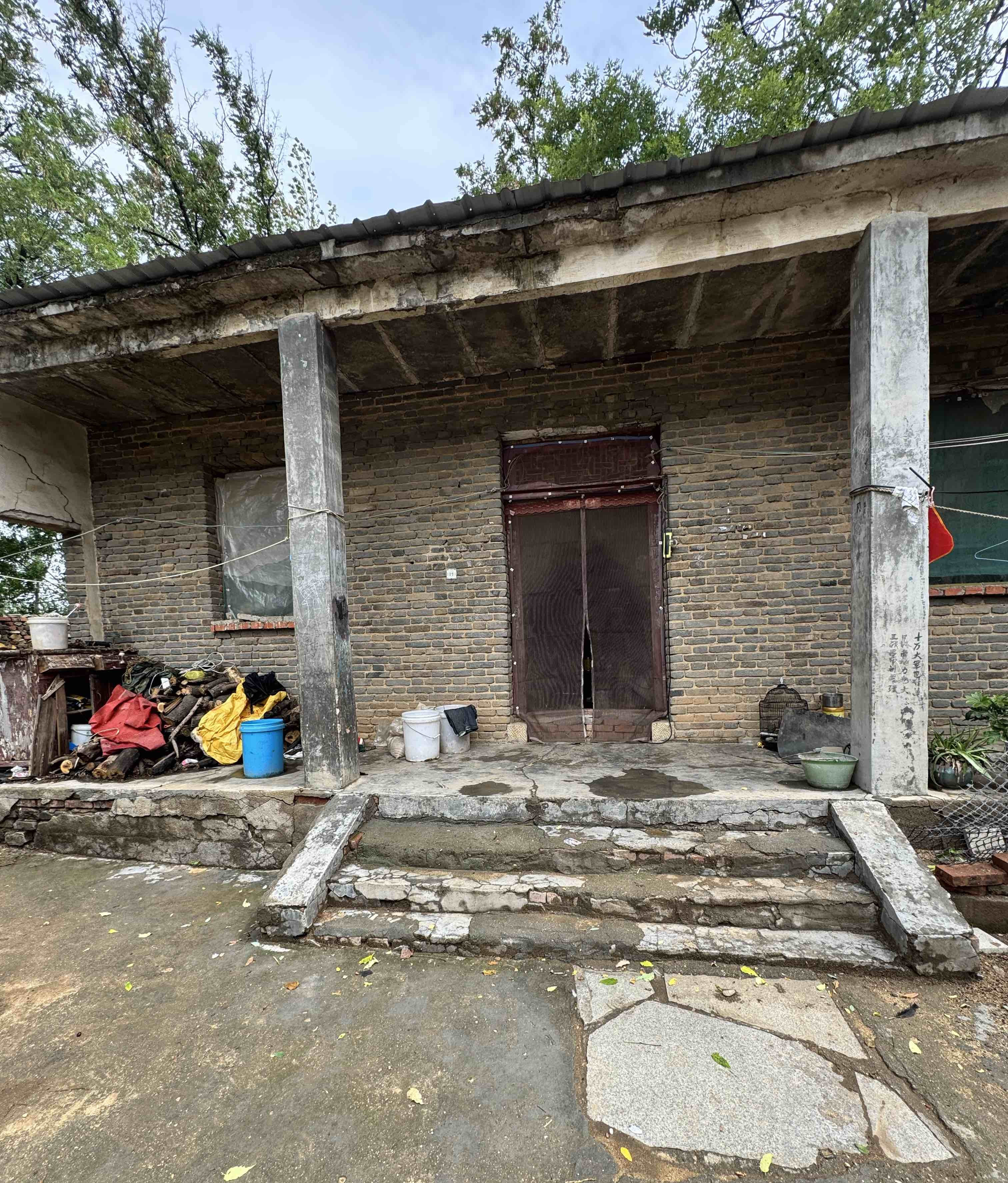 我家欠了十几万外债，愁得我天天睡不着觉，可我老公跟没事人似的——我让他出去打工他
