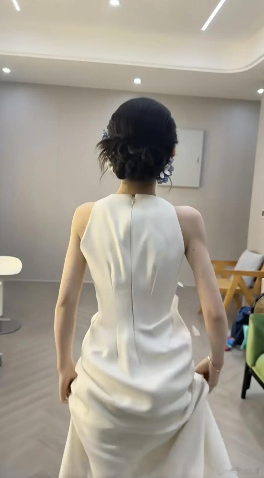 像🍩这么有肌肉线条的女明星很少啊