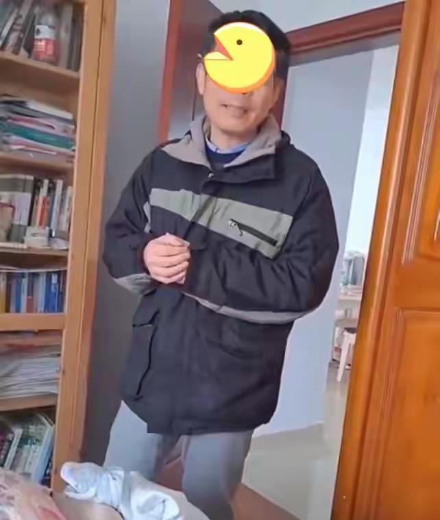 一个月挣一万三，一万打给留学闺女，自己留三千在上海苟着。结果呢？就因为多刷了约5