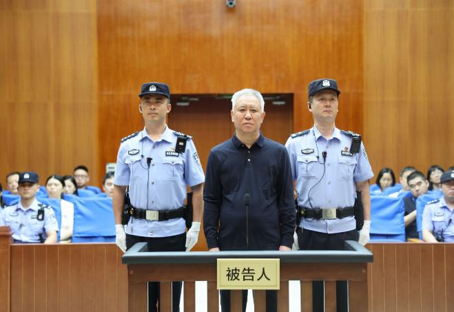 许家印一审无期当年我说恒大为了中超和亚冠砸了太多钱了，实在是没必要，应该稳定投