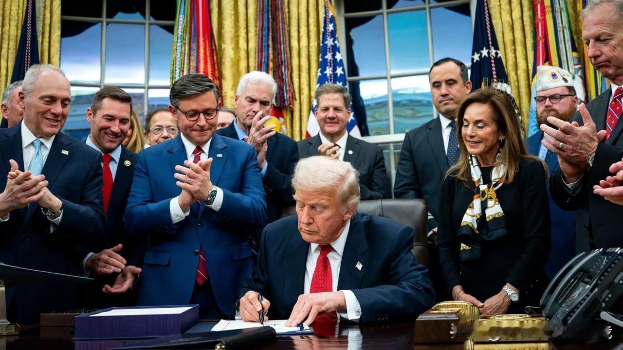 43天创纪录停摆终于结束，但这哪儿是“解决问题”，分明是把炸弹引线剪短到1个月后