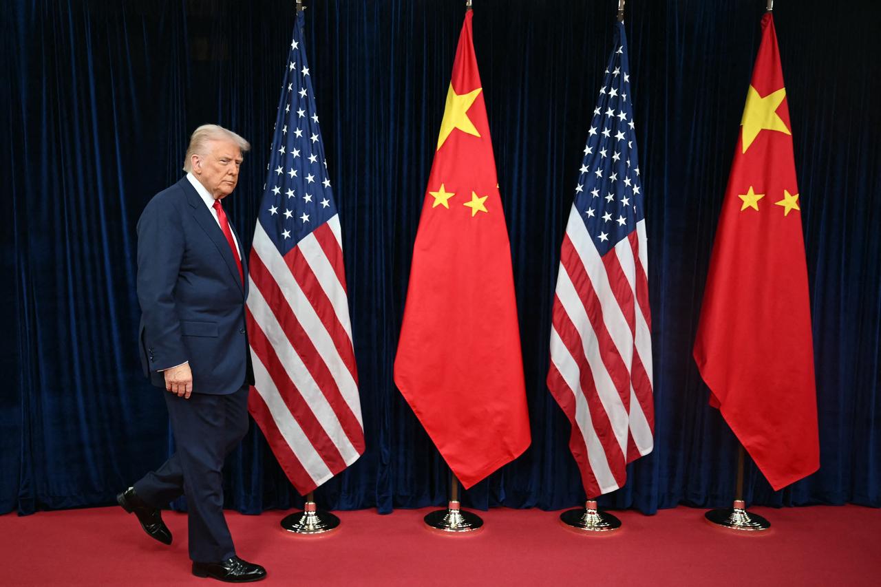 【中美釜山会晤开场白，特朗普盛赞中国是伟大国家】中美会晤开始，有媒体在场拍摄的环