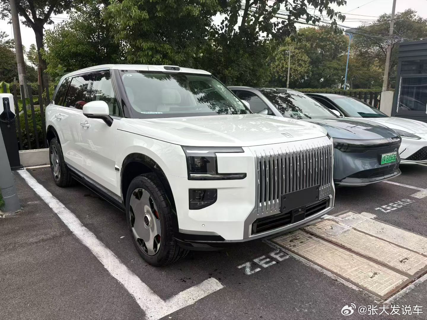极氪9X重磅上市今晚极氪9x上市老规矩猜一波正式售价头两名猜对发🧧官方预售价4