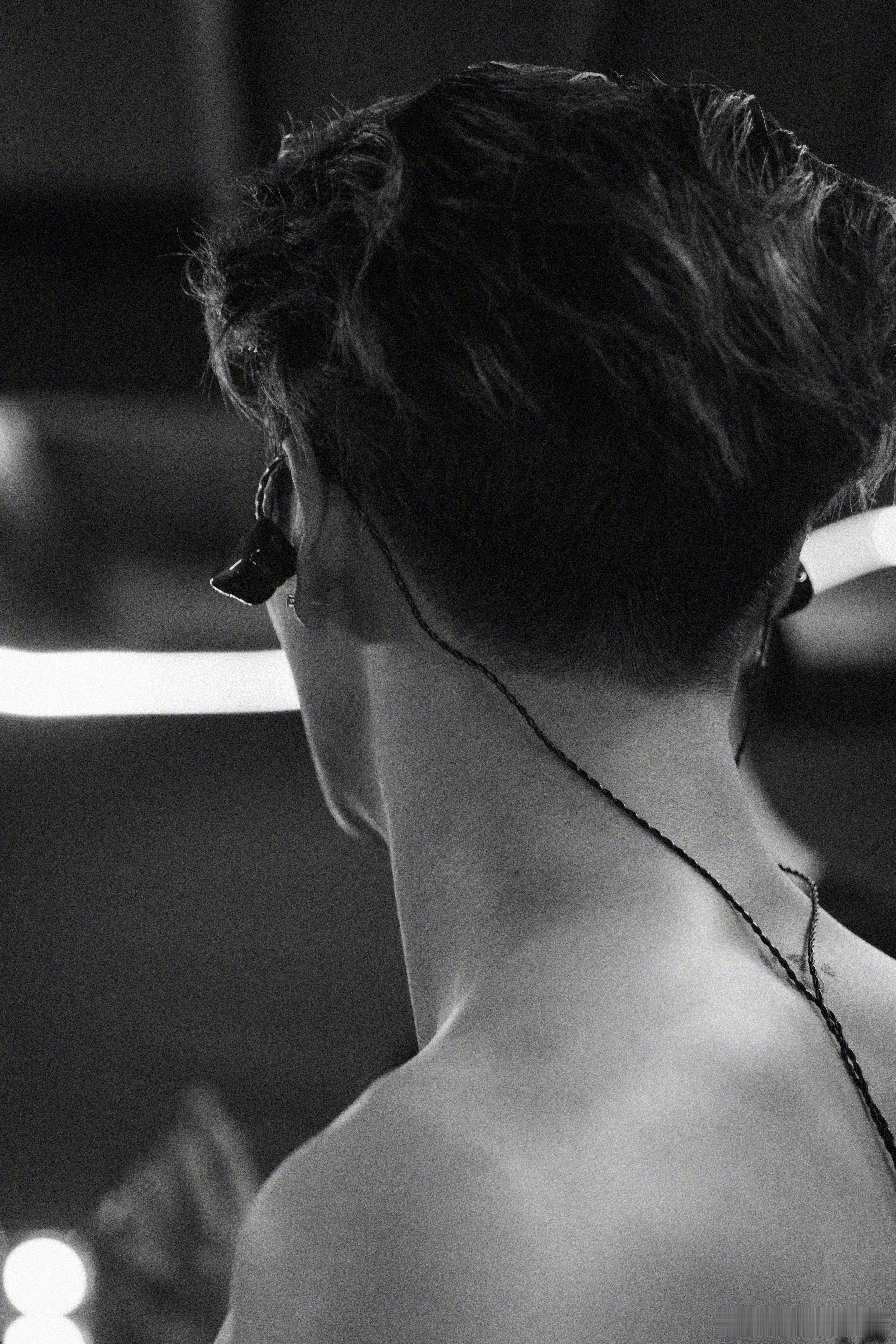 王嘉尔可以不要这么迷人吗我有点顶不住了