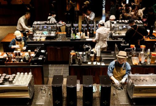 【星巴克拟将中国业务控股权出售给博裕，目标是实现快速增长】（路透社）星巴克宣