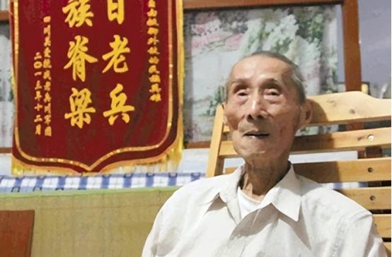 1942年，一战士在埋雷的时候突然尿急，便找了个地方解决。谁能想到这个再平常