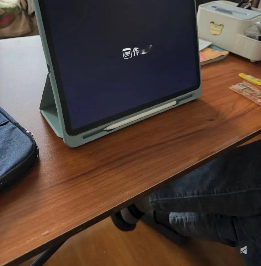 刚听说这事儿，心口堵得慌——亲戚偷偷网贷欠了四十多万，现在催债电话往家里打，他老