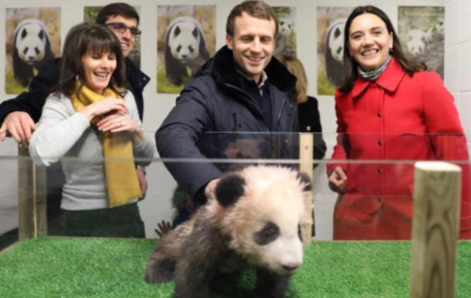 时隔两年半，马克龙再次访华，中方的态度已经不同了。2023年4月那次，中方红毯铺