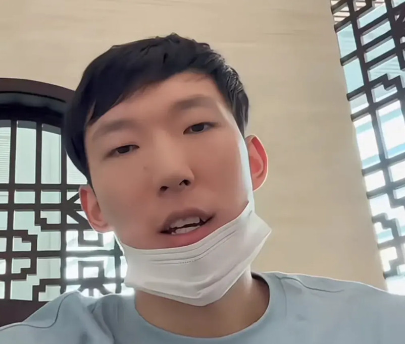 周琦去美国洛杉矶治疗伤病，无缘这次亚洲杯比赛，球迷浮想联翩…球迷质疑每次为荣誉
