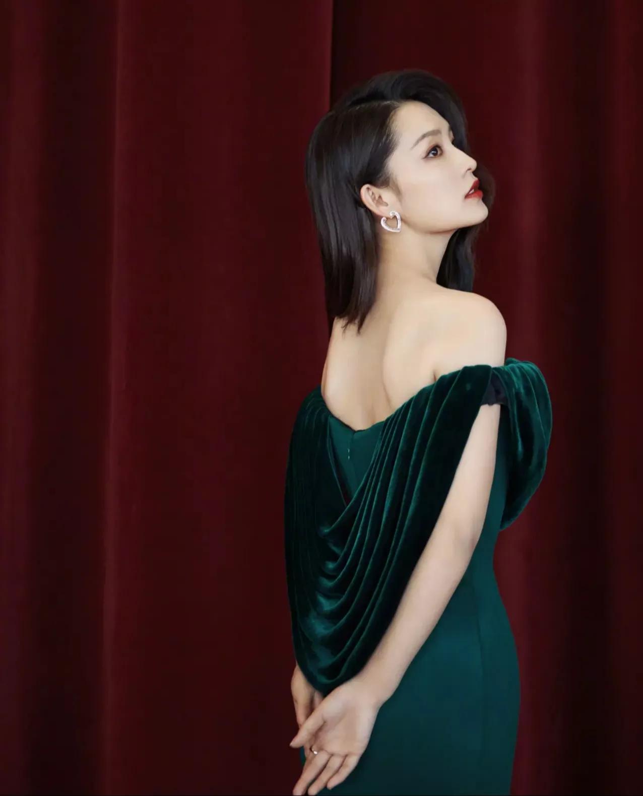 李沁女星写真合集：当红花旦、靓丽迷人