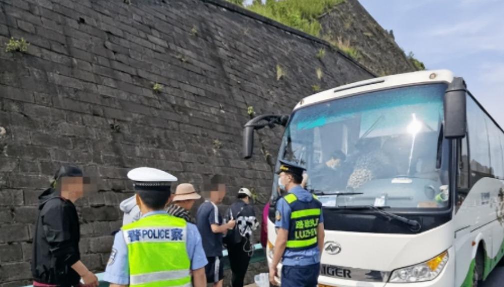 2026年初在临沂高速上的那十几分钟，差点让张师傅这个开了半辈子车的老司机丢了工