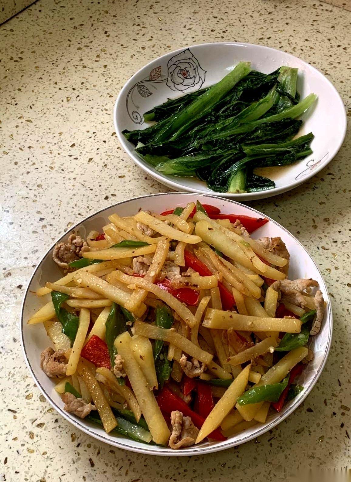 “你现在是舒服，一天到晚在家待着，比我上班强多了。”中午十二点半，我老公扔下这