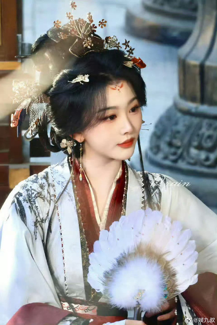 孔雪儿公主造型永远会为孔雪儿的颜值心动，百变公主造型持续输出惊喜，古风现代无缝